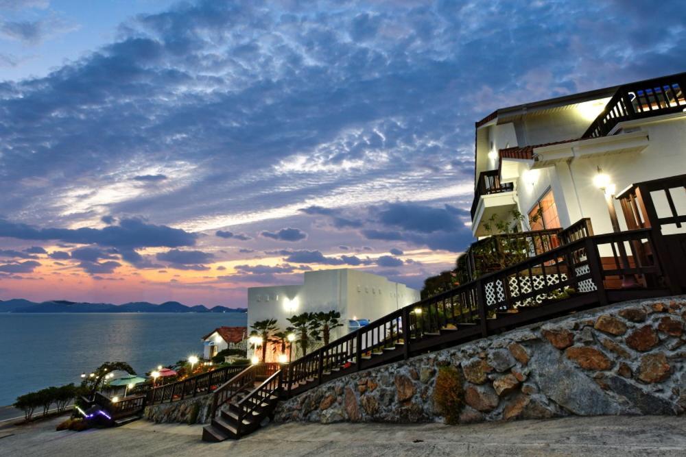 Namhae Bluemare Pension Экстерьер фото
