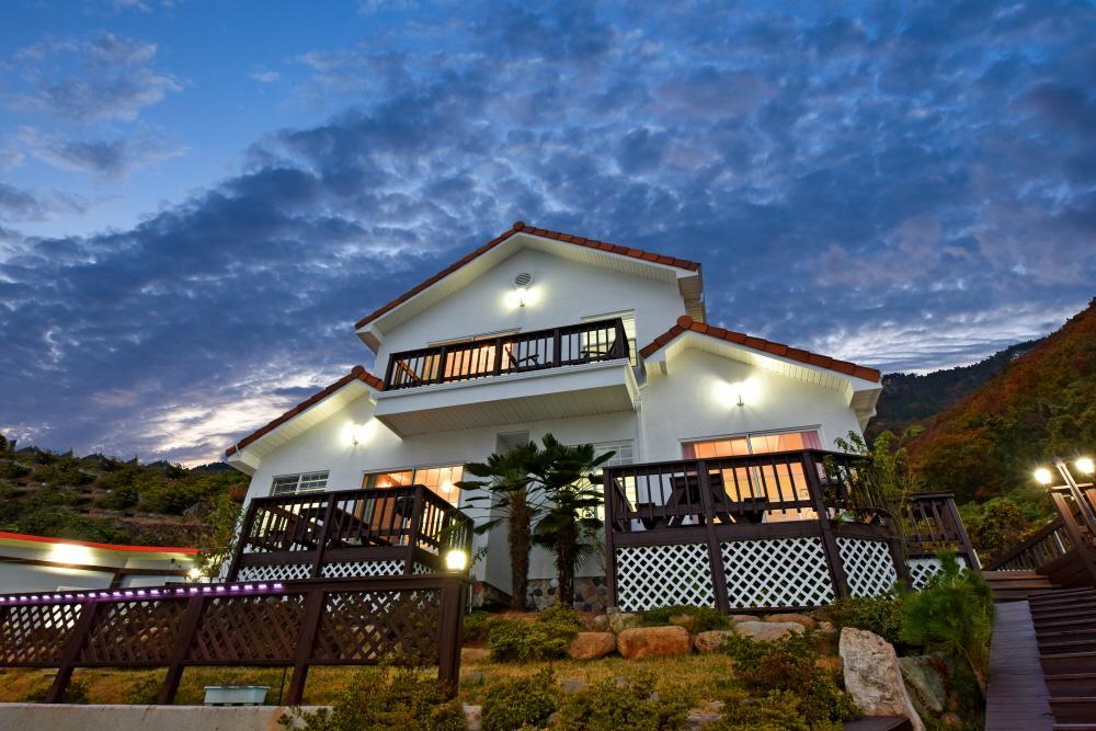 Namhae Bluemare Pension Экстерьер фото